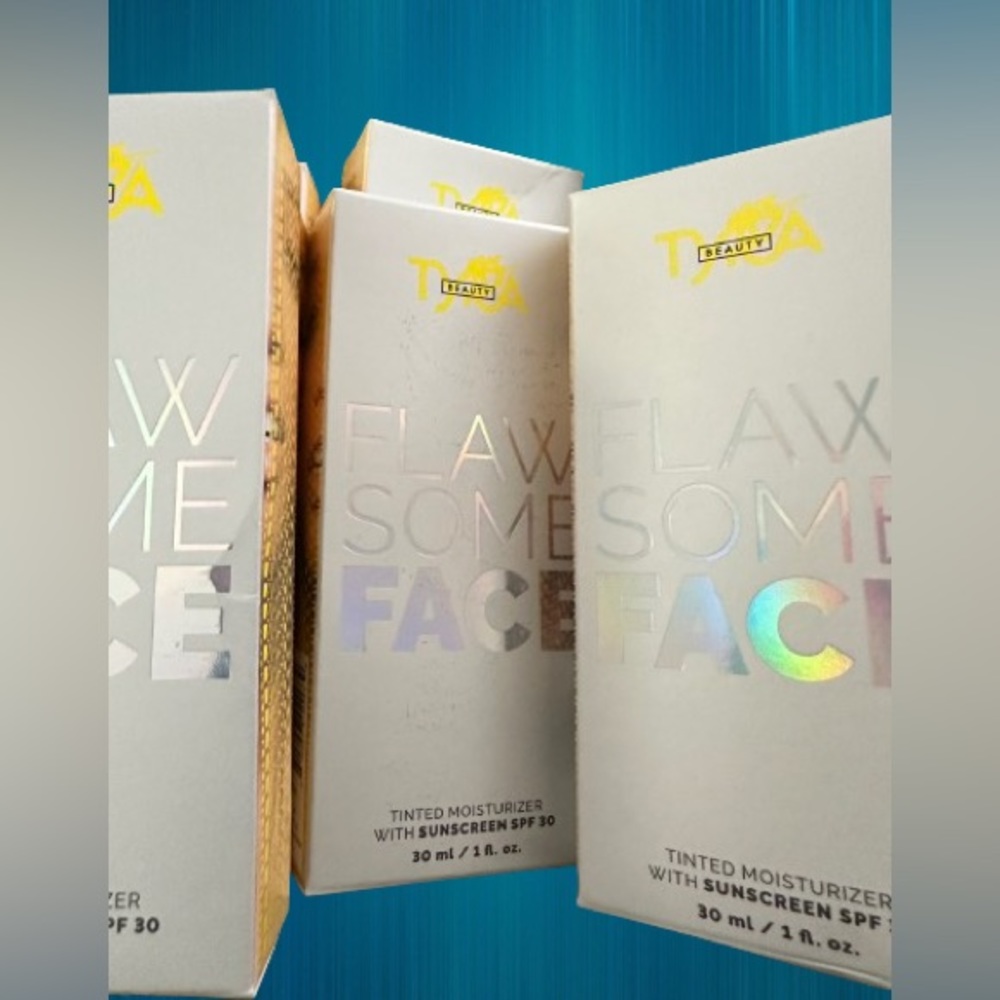 Tyra Beauty Flawsome Face Tinted Moisturizer (SPF EXPIRED in 2018) Old Stock NIB